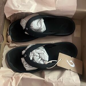 New! OluKai Women's Ohana Black Sandals